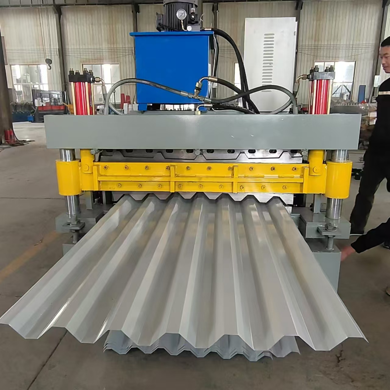 Floor deck rolling forming machine